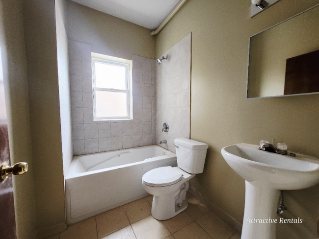Building Photo - 209 N Parkside Ave