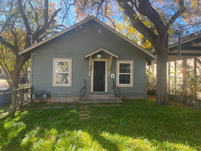 Building Photo - 2405