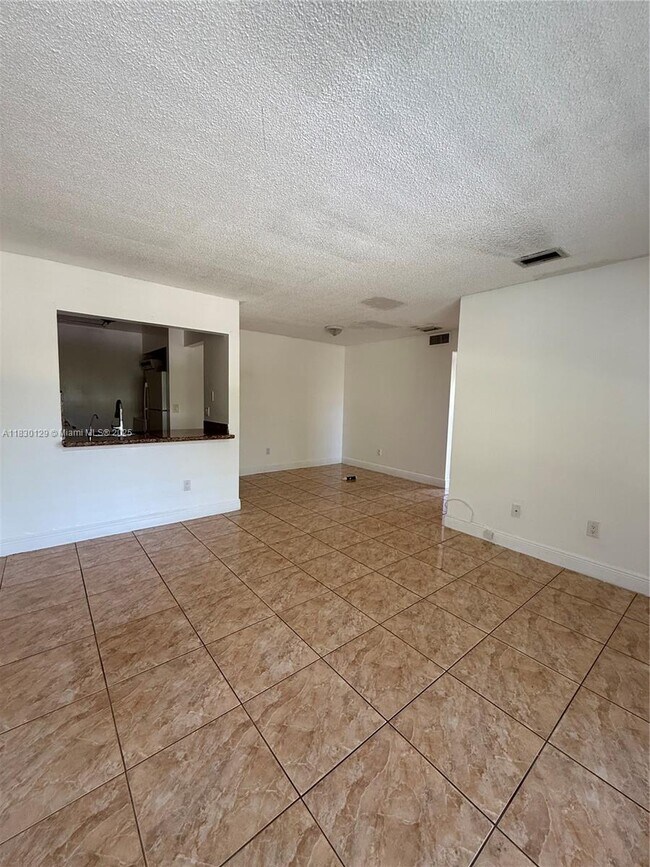 Building Photo - 2530 W 67th Pl