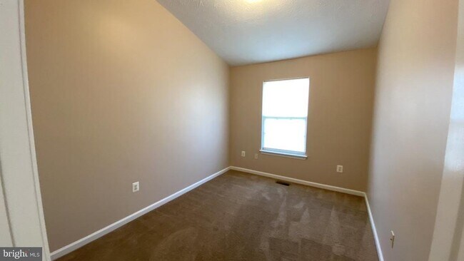 Foto del edificio - 3230 Halcyon Ct