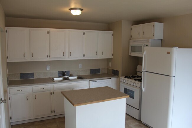 Building Photo - 1054 Walnut St