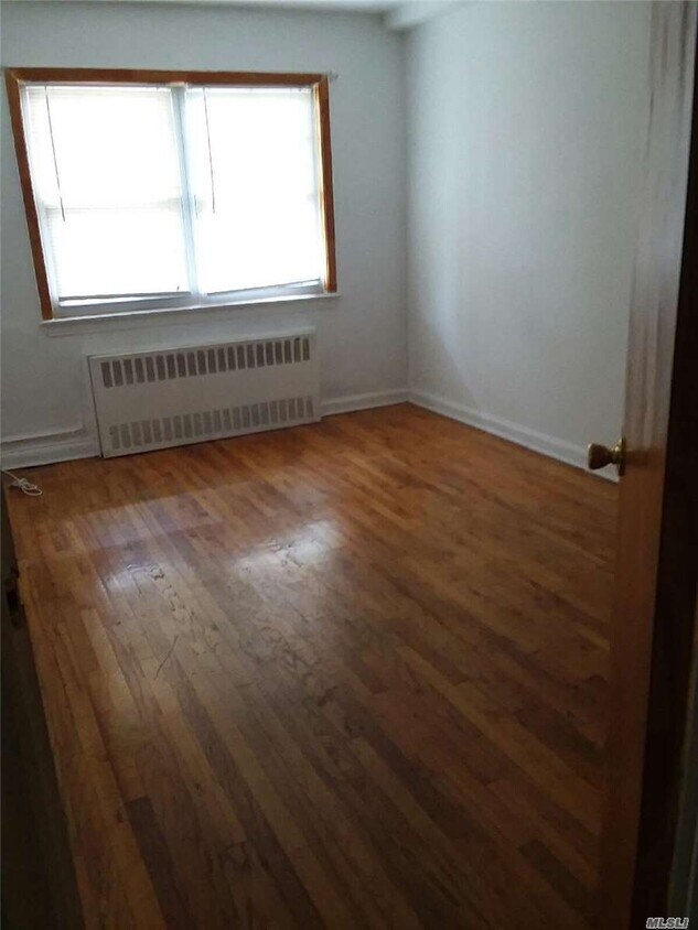 Foto principal - 30-74-74 23rd St