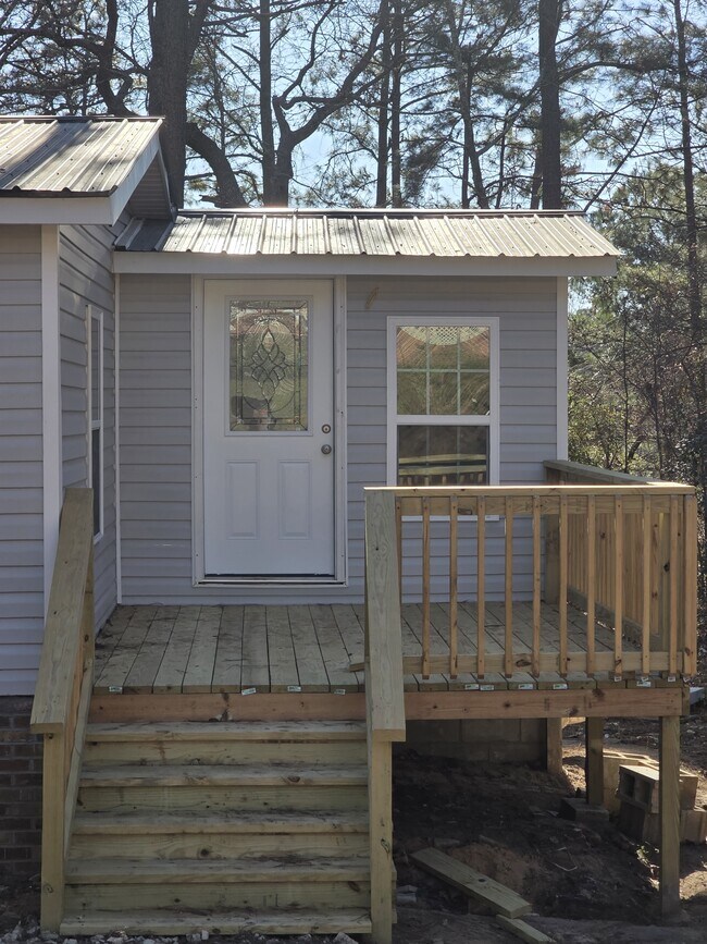 Building Photo - 105 Woodland Dr