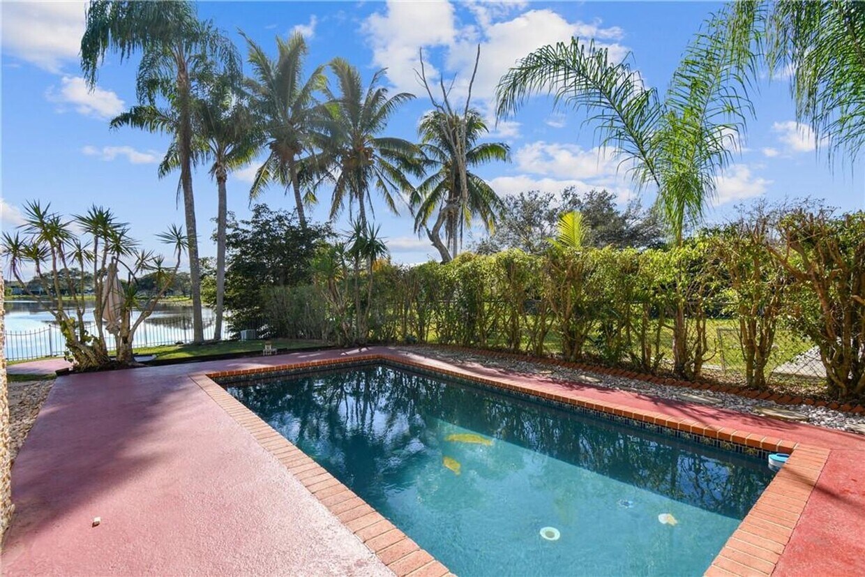 Foto principal - 541 NW 205th Ave