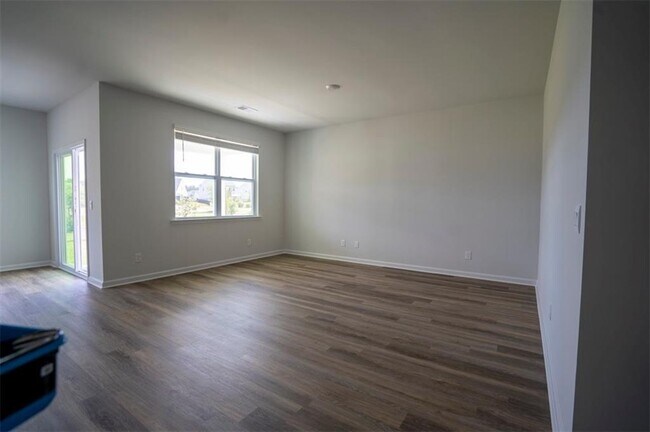 Foto del edificio - 102 Fremont Ln