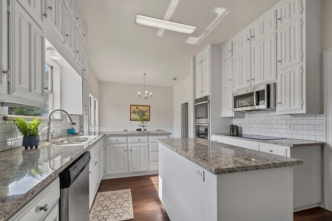 Building Photo - 7611 Lisa Ct