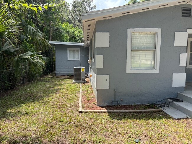Building Photo - Newly Remolded 3 Bedroom