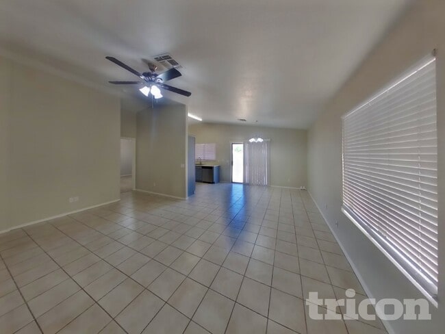 Building Photo - 2022 E Winston Dr