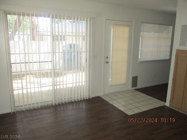 Foto del edificio - 2128 Petersham Ct