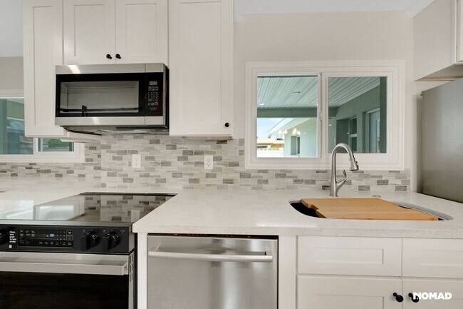 Building Photo - Spacious 5BR House in Glendale