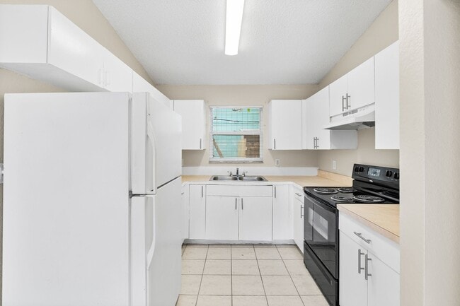 Foto del edificio - Cute 3/2 home with garage