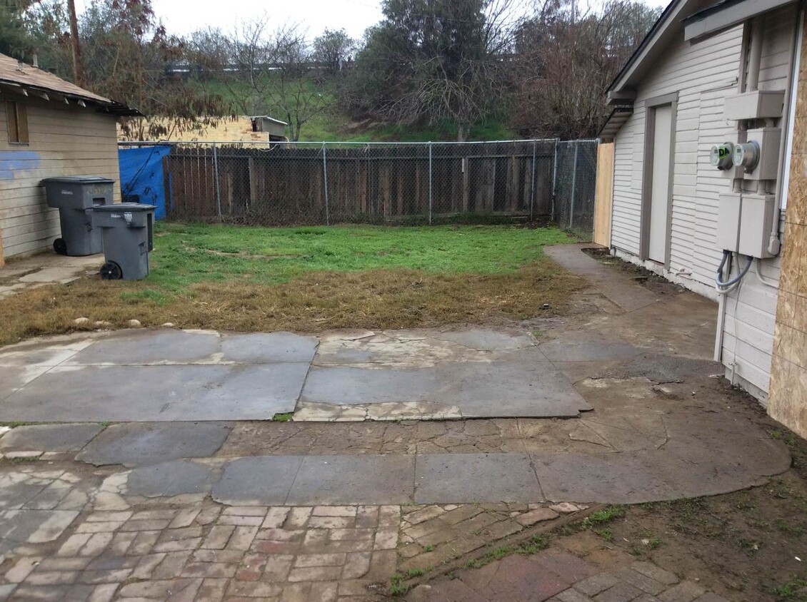 Primary Photo - 2901 E Olive Ave