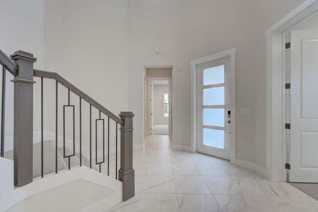Building Photo - 9300 Crestview Cir