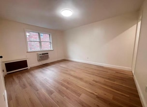 Building Photo - 3145 Parsons Blvd