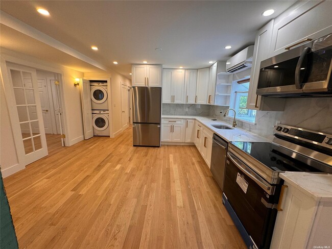 Building Photo - 9 Vautrin Ave