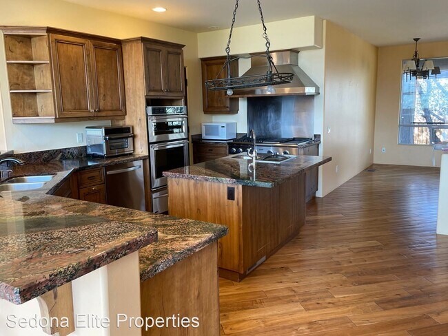 Building Photo - 3 br, 3.5 bath House - 70 SHEATH DR