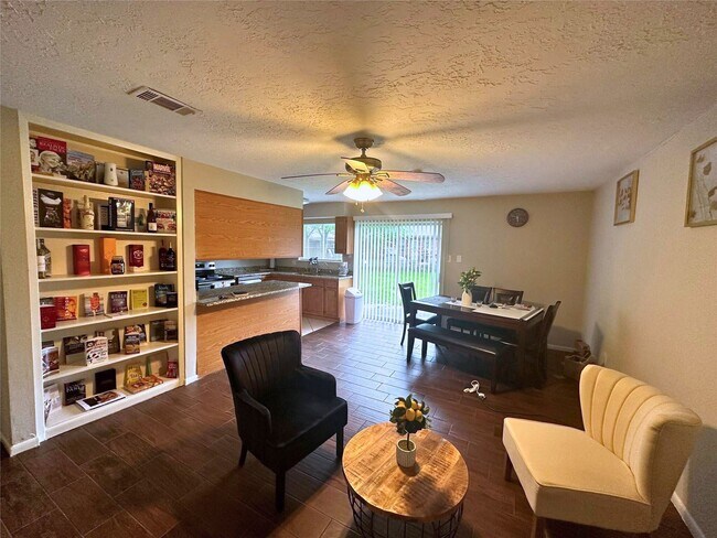 Foto del edificio - 9939 Valley Park Dr