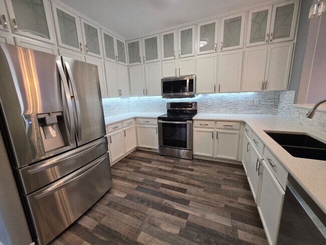 Foto del edificio - Stunning 4 Bed 3 Bath Home Near Stetson Hi...