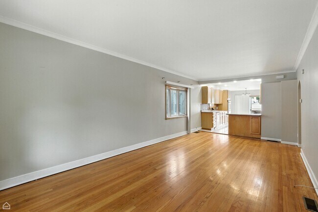 Foto del edificio - 5837 W Peterson Ave