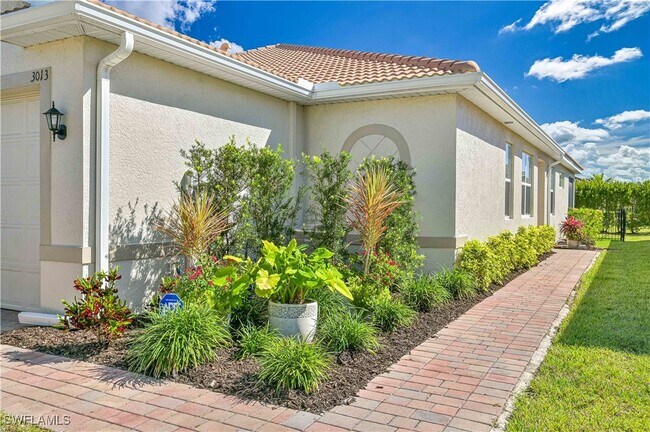 Foto del edificio - 3013 Royal Gardens Ave