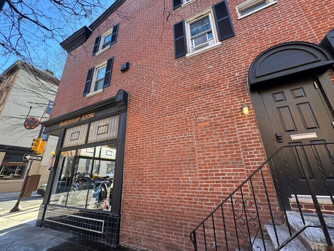 Foto del edificio - 2-Bed 1-Bath Apartment in Rittenhouse Sq