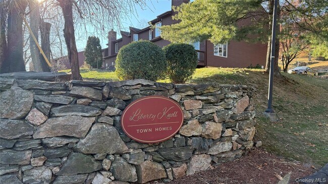 Foto del edificio - 8 Davids Ln