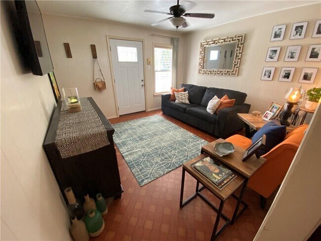 Building Photo - 2534 Nogales St