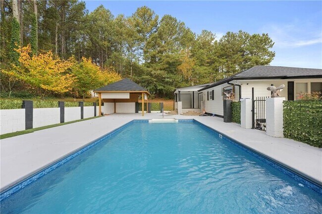Building Photo - 404 Springlake Rd