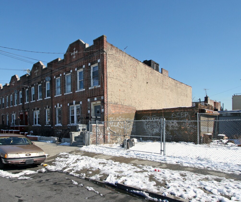Building Photo - 225 Atkins Ave