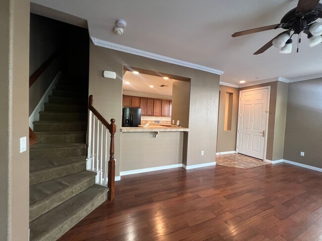 Building Photo - Sparkling and Spacious Condo in Elk Grove ...