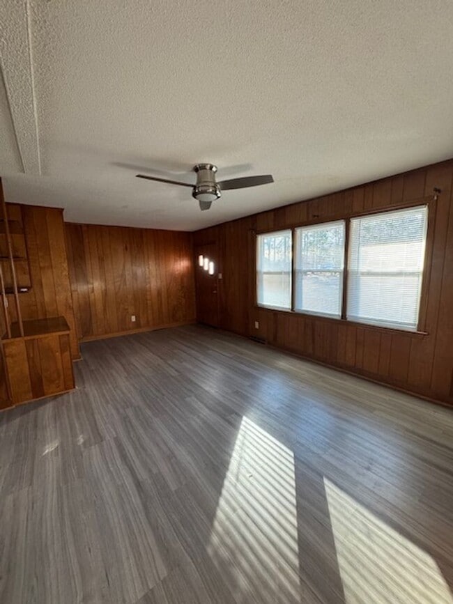 Foto del edificio - 123 Bear Creek Rd