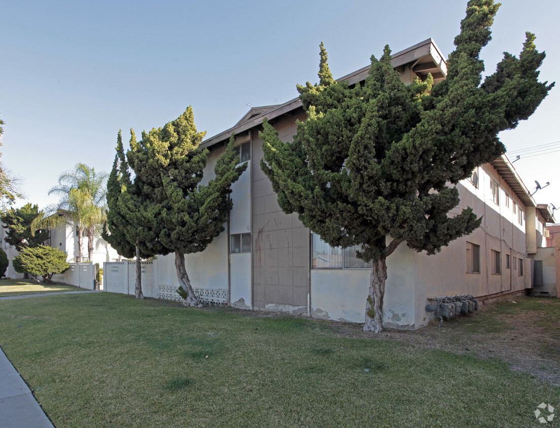 Primary Photo - 910-916 S Fann St