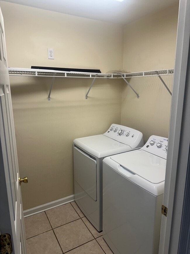 Building Photo - 1350 Castelnau Ct