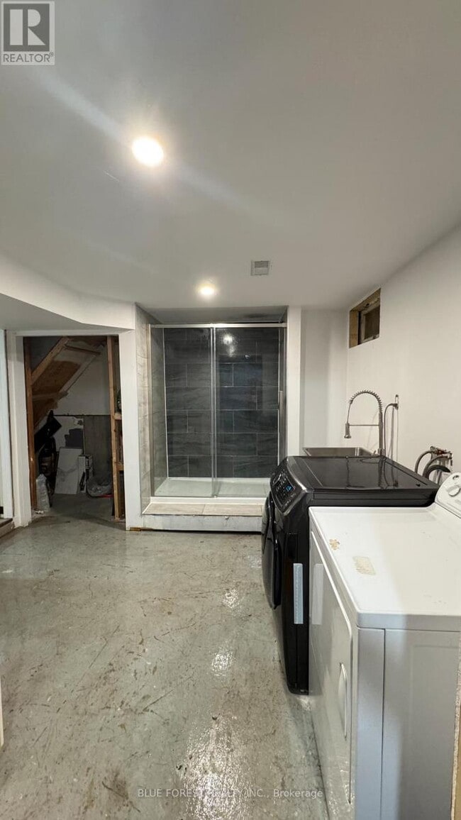 Photo du bâtiment - 92 Pauline Crescent