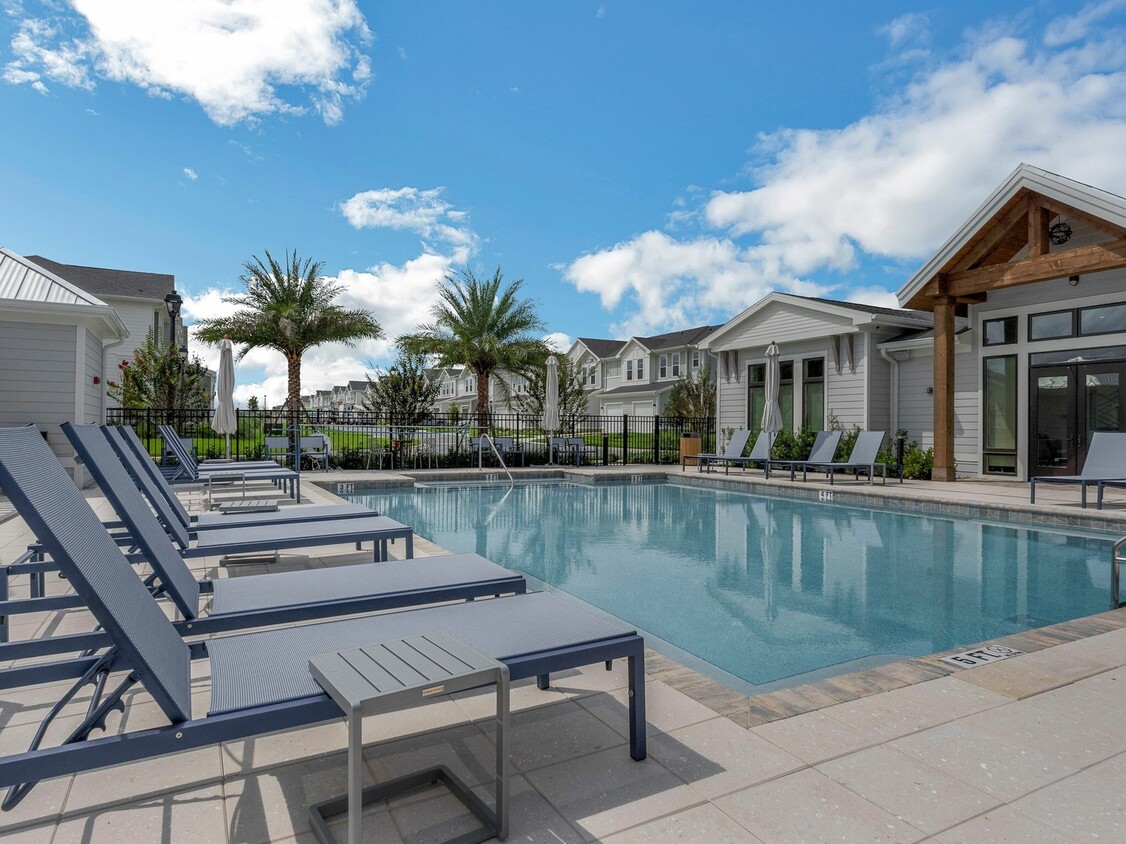 Foto principal - RISE Florence Villa Townhomes
