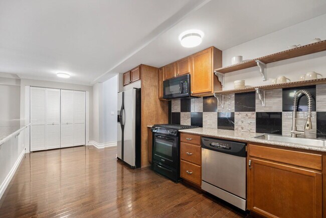 Building Photo - 527 Park Ave