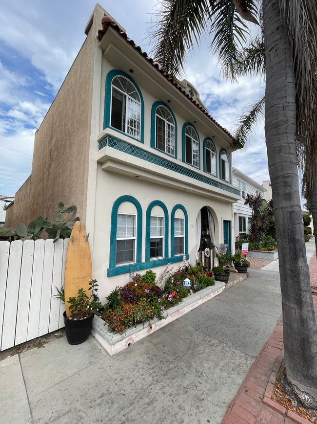 Building Photo - Live at the Beach in 1924 Charm!