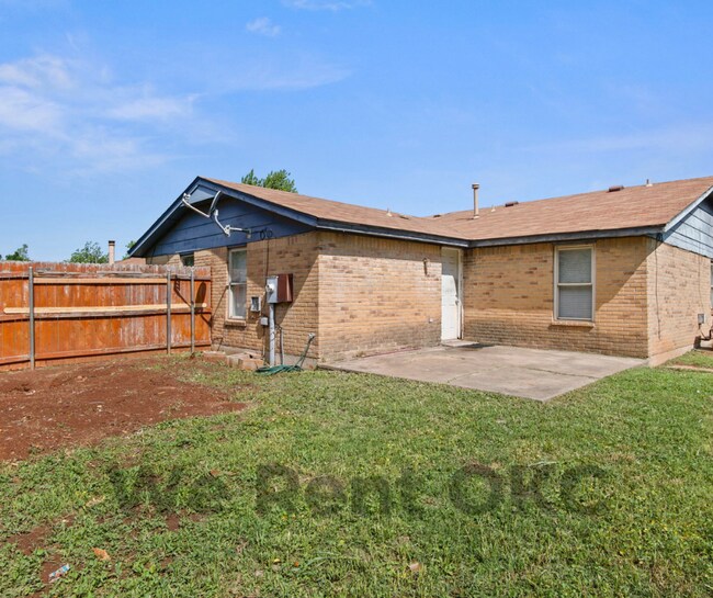 Building Photo - 7500 NW 113th Pl