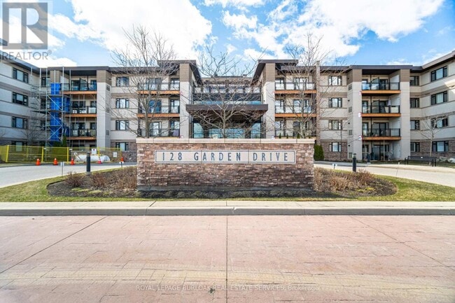 Building Photo - 128 Garden Dr