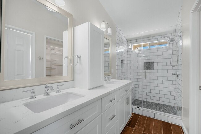 Foto del edificio - 934 Big Spring Ct