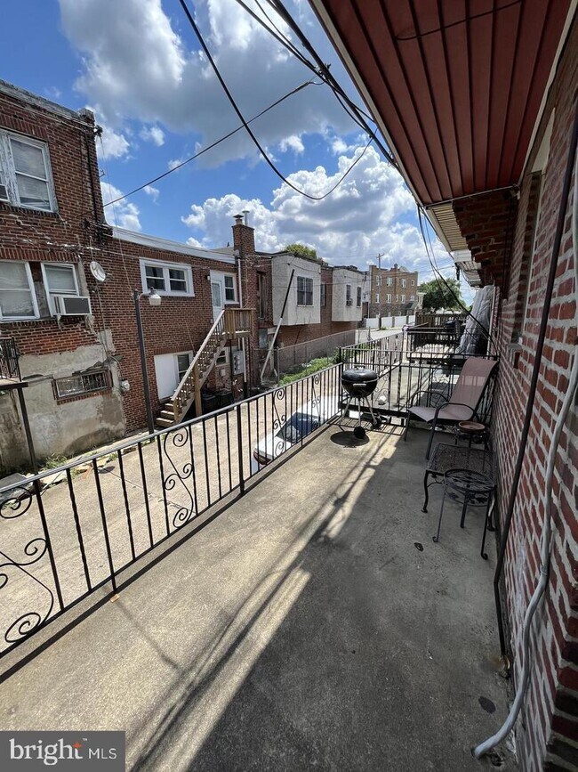 Building Photo - 2021 N Wanamaker St