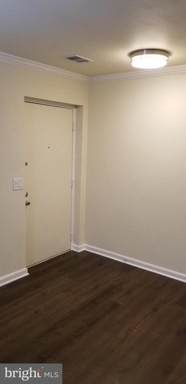 Building Photo - 18324 Streamside Dr
