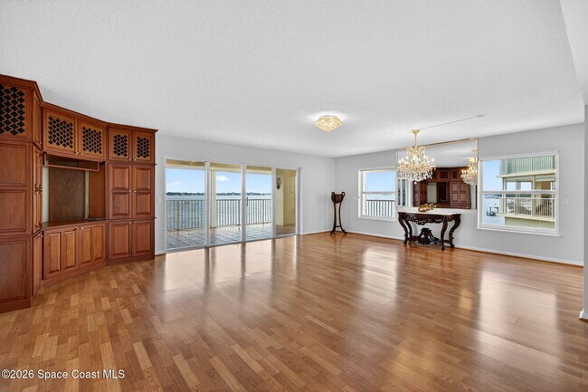 Foto del edificio - 102 Riverside Dr
