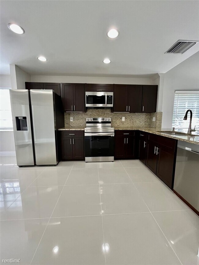 Building Photo - 3 br, 2.5 bath Townhome - 17058 Boca Club ...