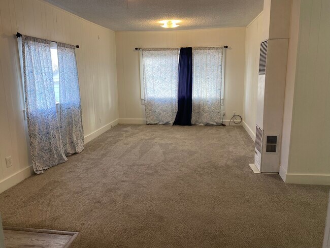 Living Room - 407 Griffin Ave