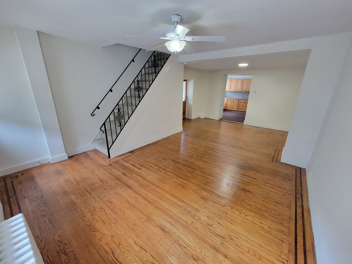 Primary Photo - 162 Green Ln