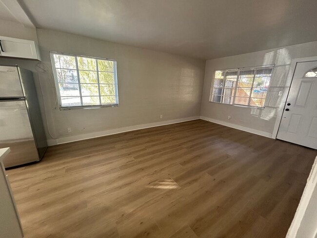 Building Photo - modern 1 bedroom duplex near downtown