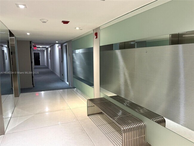 Foto del edificio - 20335 W Country Club Dr