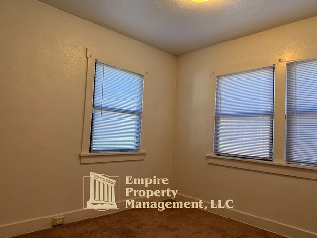 Building Photo - 537 NE Winchester St