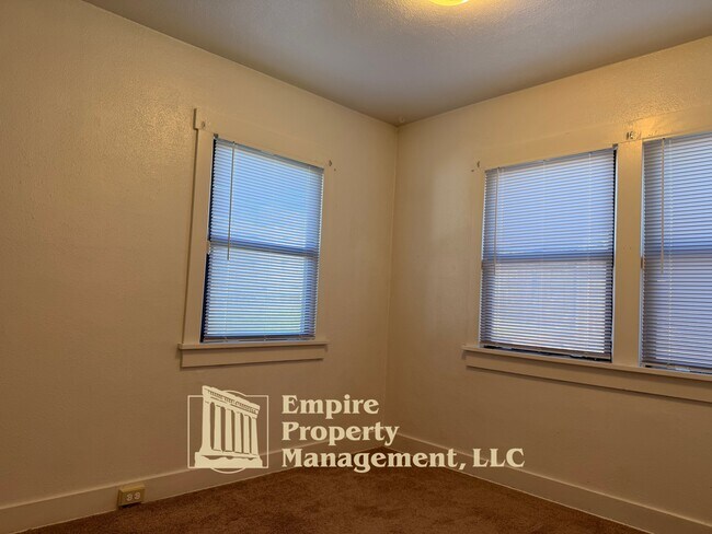 Foto del edificio - 537 NE Winchester St